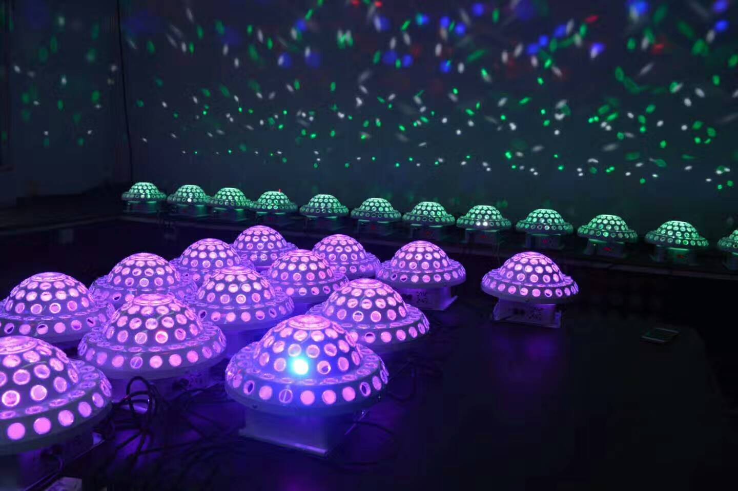 如何設(shè)計(jì)酒吧燈光？效果圖